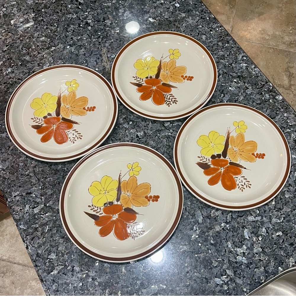 Vintage Edgemere “Garland” Stoneware Floral 10 5/8 Dinner Plates - Set of 4